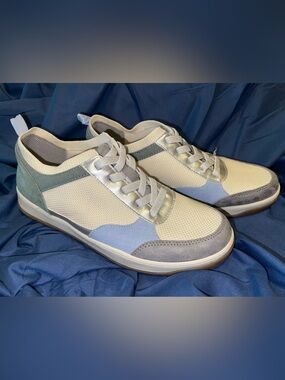 Life Stride BZee’s Air Step  Athletic Sneakers Light Blue and Gray
